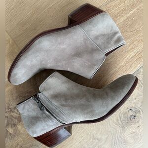 Sam Edelman low heel Suede Booties, size 9